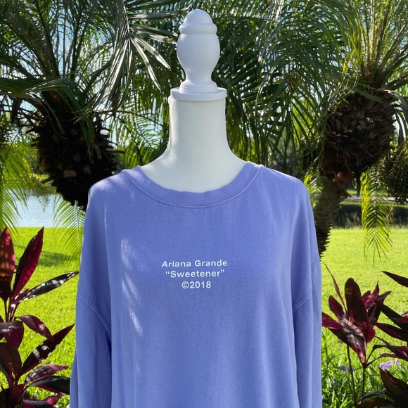 Ariana Grande RARE sweetener track list crewneck - Picture 4 of 12